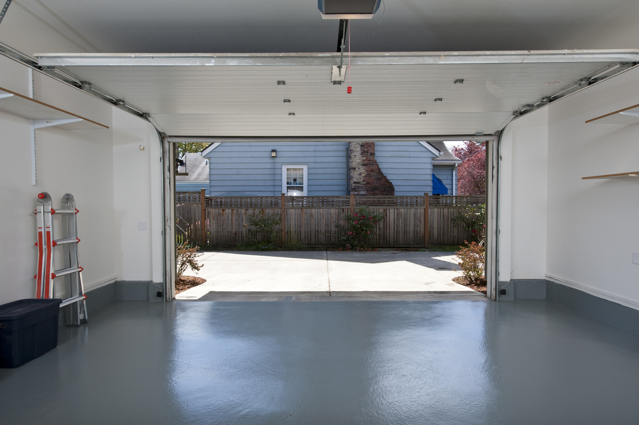 Clean basement floor with epoxy coating